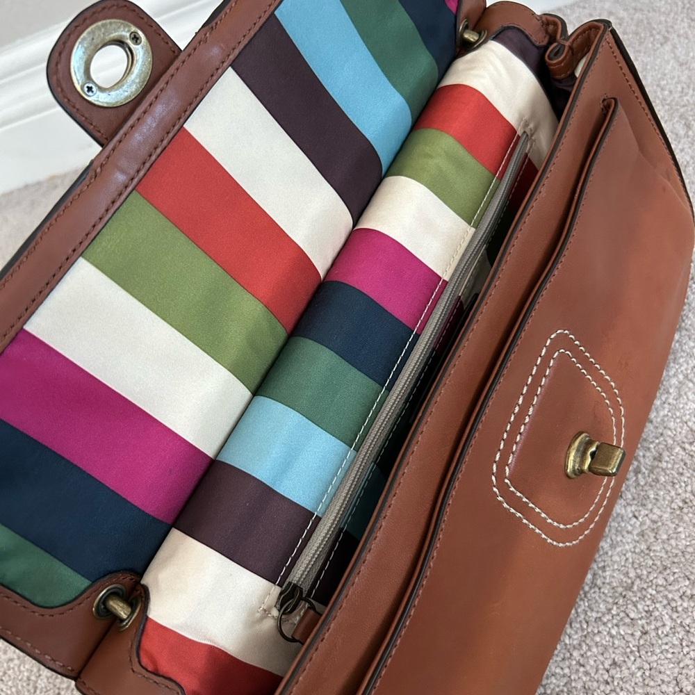 Elegant Brown Leather Shoulder Bag - Picture 6 of 11